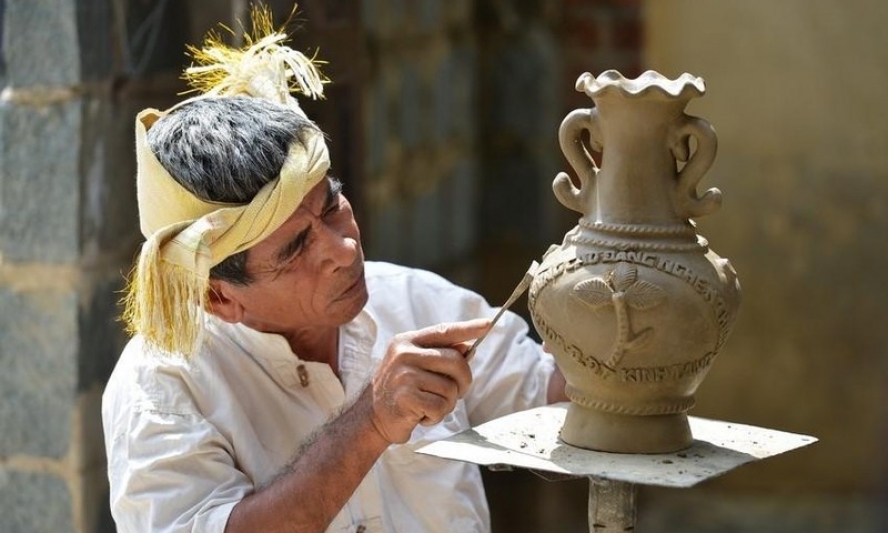 UNESCO ghi danh nghệ thuật làm gốm của người Chăm là di sản văn hóa phi vật thể cần bảo vệ khẩn cấp