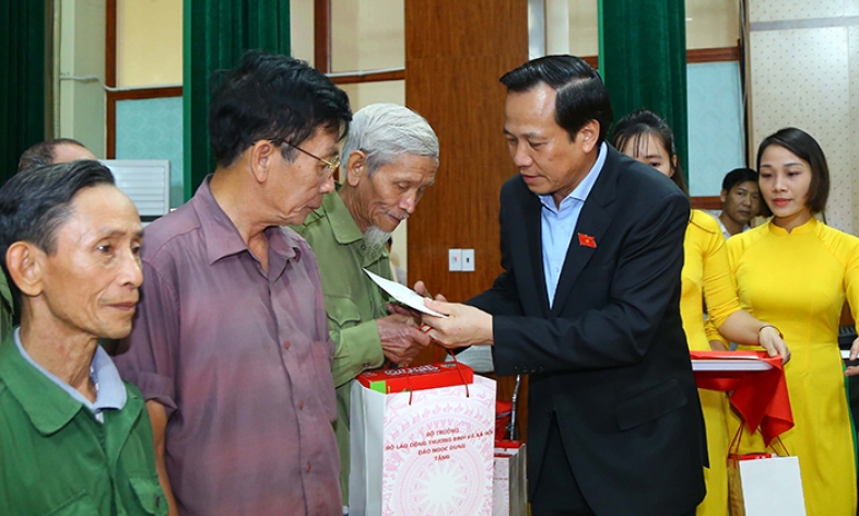 Bằng mọi cách phải duy trì việc làm cho người lao động; những gì tốt nhất cho người có công thì không