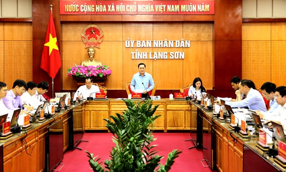 UBND tỉnh họp phiên thường kỳ tháng 11 (kỳ II)