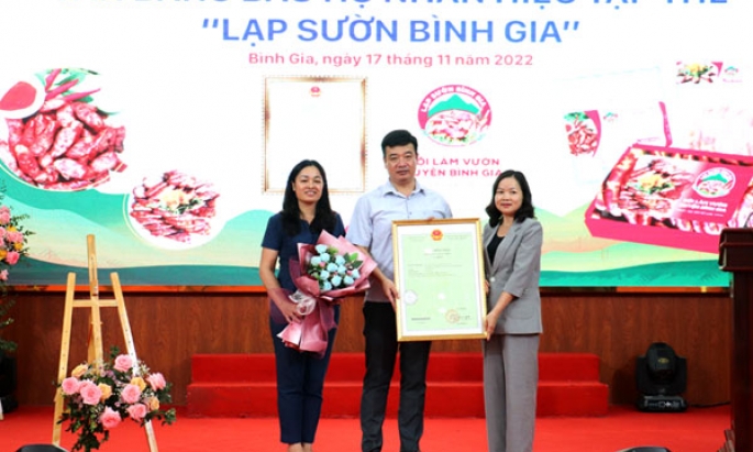 Bình Gia đón nhận văn bằng bảo hộ nhãn hiệu tập thể “Lạp sườn Bình Gia”