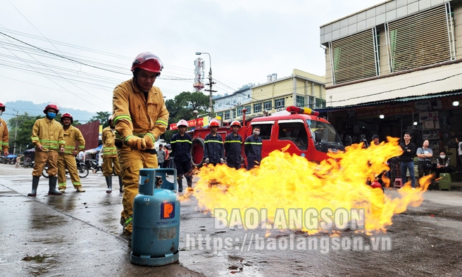 Thực tập phương án phòng cháy chữa cháy tại Trung tâm Thương mại Việt Trung