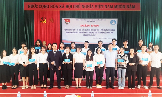 Gần 200 thanh niên tham gia diễn đàn “Sinh viên 5 tốt”