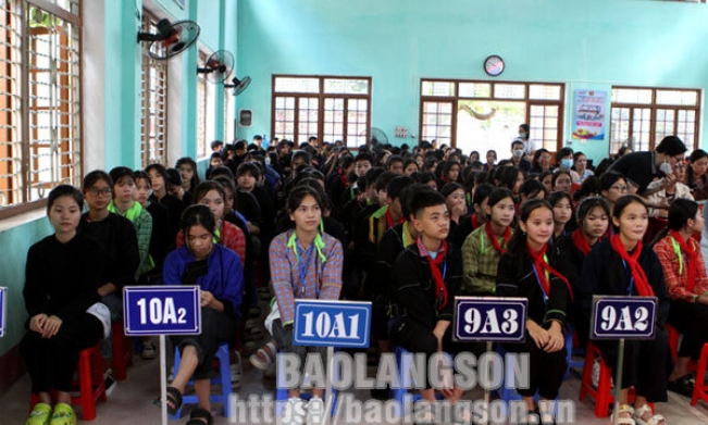 Hơn 400 học sinh, giáo viên tham gia chương trình ngoại khóa giáo dục bảo vệ môi trường