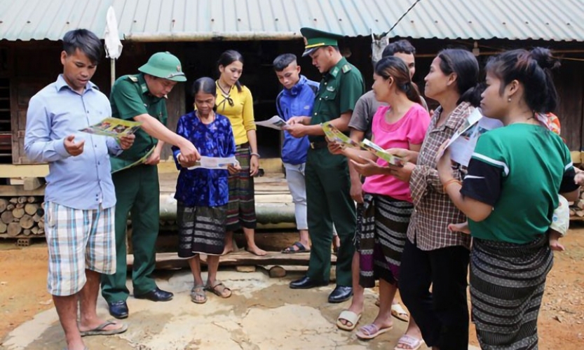 Kiên quyết đấu tranh với bệnh quan liêu, xa dân