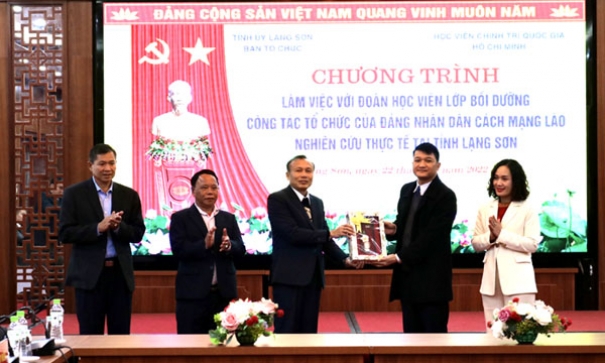 Đoàn học viên lớp bồi dưỡng công tác tổ chức của Đảng Nhân dân cách mạng Lào thăm, làm việc tại Lạng Sơn