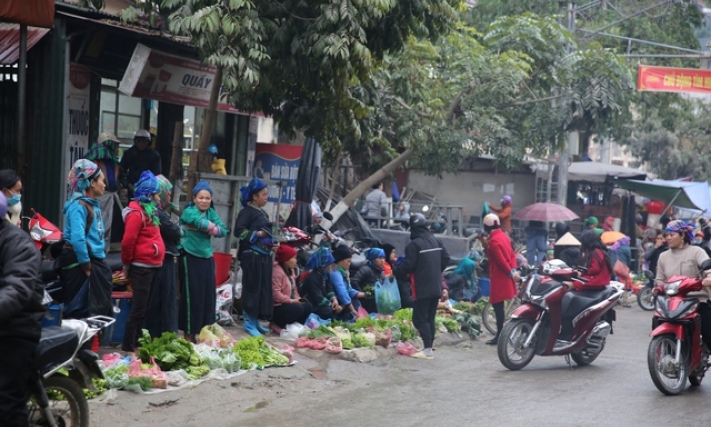 Xây dựng hệ thống chợ, hỗ trợ đầu ra cho sản phẩm của đồng bào dân tộc