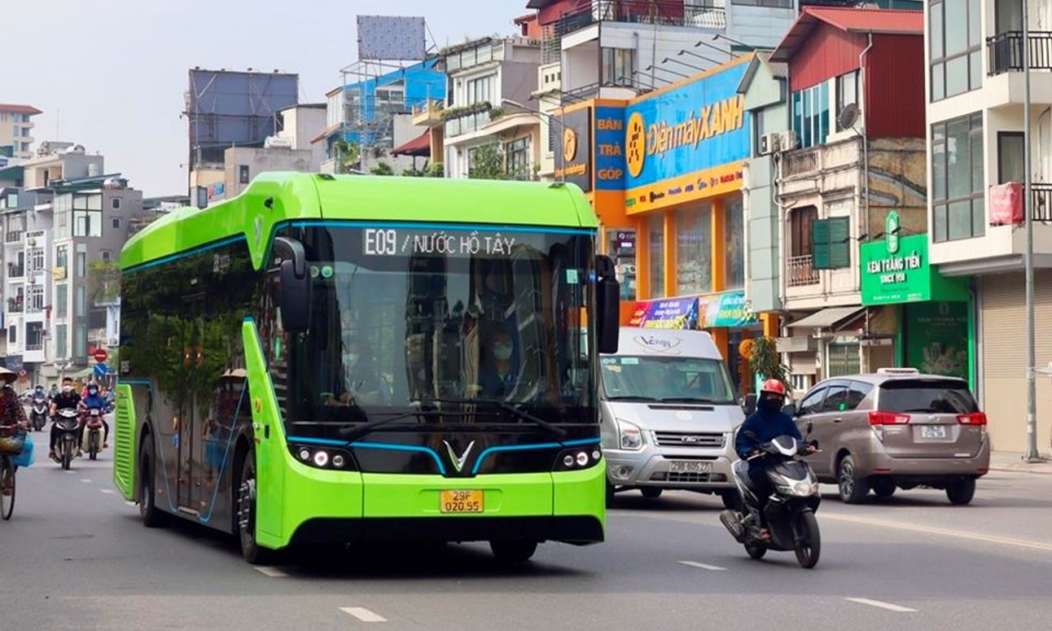 'Xanh hóa xe buýt': Cần những cú hích cơ chế hỗ trợ từ Nhà nước