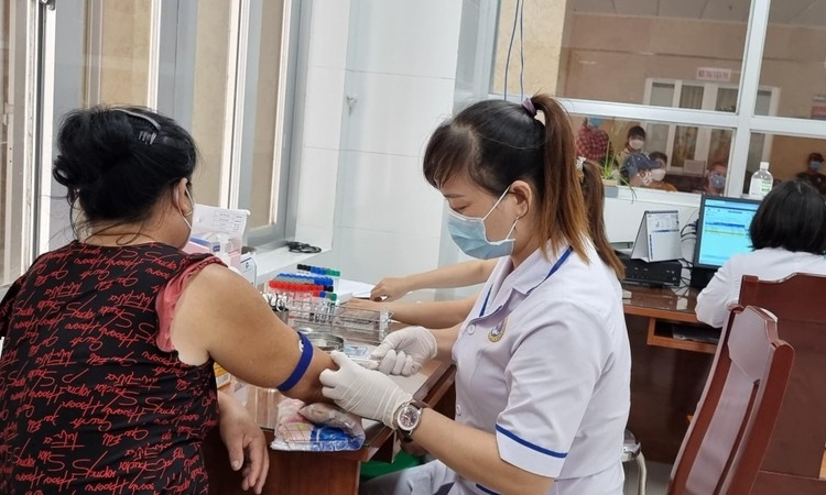 Vẫn còn khoảng trống trong điều trị viêm gan C cho người nhiễm HIV