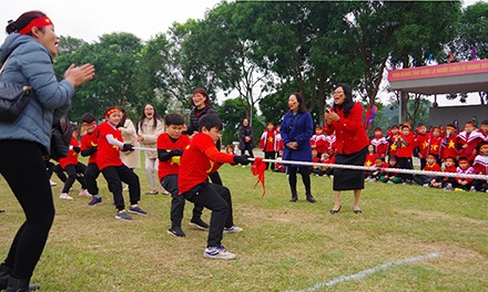 Gần 400 học sinh tham quan, trải nghiệm tại Trung đoàn 141