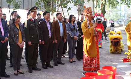 Lễ phóng sinh thả cá chép tại Chương trình "Triển khai công tác bảo vệ môi trường sông Kỳ Cùng"