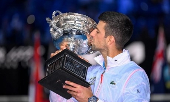 Djokovic lần thứ 10 vô địch Australian Open, trở lại số 1 thế giới