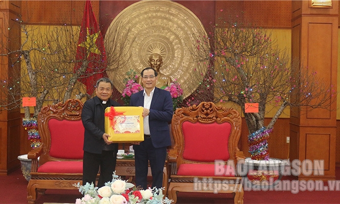 Tòa giám mục Giáo phận Lạng Sơn-Cao Bằng thăm, chúc tết tại UBND tỉnh