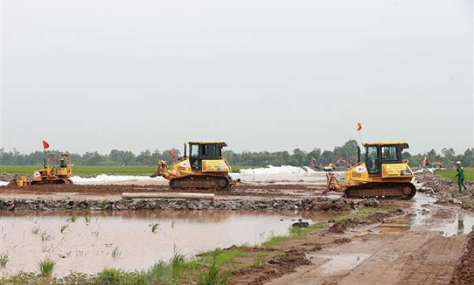 Không đầu tư cao tốc quy mô hạn chế 2 làn xe, gây lãng phí nguồn lực