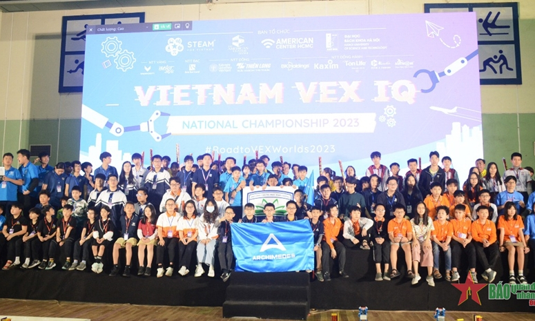 Trao thưởng Giải vô địch VEX IQ Robotics toàn quốc 2023