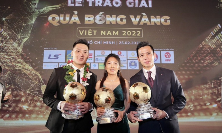 Văn Quyết và Huỳnh Như đoạt Quả bóng Vàng Việt Nam 2022