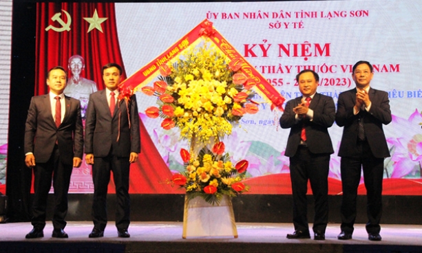 Kỷ niệm 68 năm ngày Thầy thuốc Việt Nam và tuyên dương, khen thưởng điển hình tiên tiến, thầy thuốc tiêu