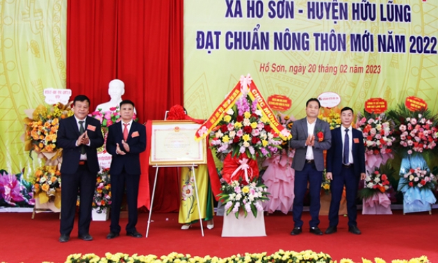 Xã Hồ Sơn đón bằng công nhận đạt chuẩn nông thôn mới