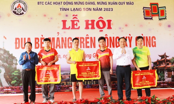 Đặc sắc Lễ hội đua bè mảng trên sông Kỳ Cùng