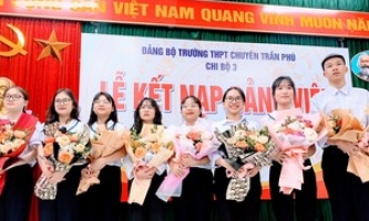 Trường THPT chuyên Trần Phú kết nạp 12 học sinh ưu tú vào Đảng