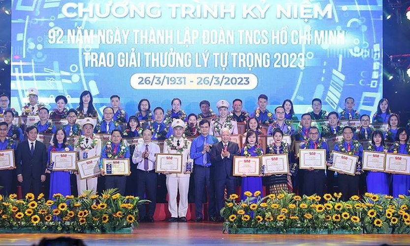 Trao Giải thưởng Lý Tự Trọng năm 2023 tặng 100 cá nhân xuất sắc