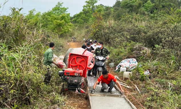 Đồn Biên phòng Tân Thanh tổ chức xây dựng công trình đường lên kiểm tra cột mốc