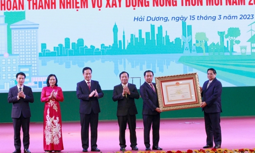 Thủ tướng Phạm Minh Chính trao quyết định công nhận tỉnh Hải Dương hoàn thành nhiệm vụ xây dựng nông thôn