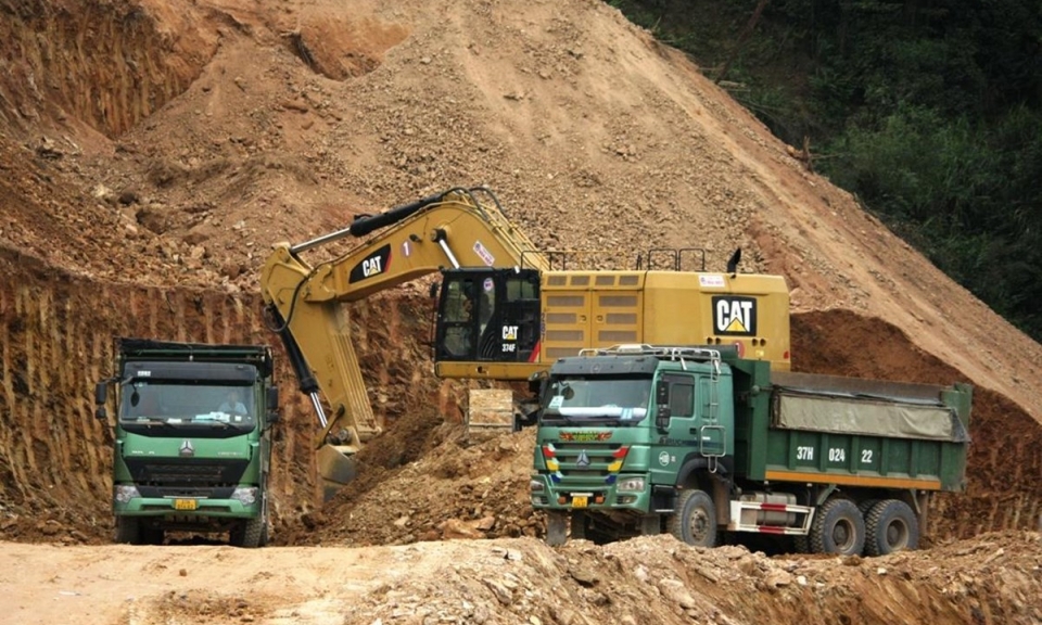 Cao tốc Bắc-Nam: Nguồn vật liệu thiếu, giá chênh lệch cao 'chót vót'