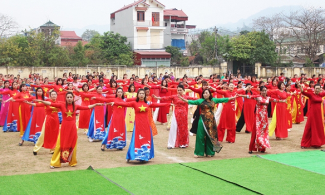 Chi Lăng: 21 đội tham gia giao lưu dân vũ hưởng ứng “Tuần lễ áo dài”