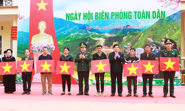 Lãnh đạo Ủy ban MTTQ tỉnh dự Ngày hội Biên phòng toàn dân tại huyện Tràng Định và huyện Cao Lộc