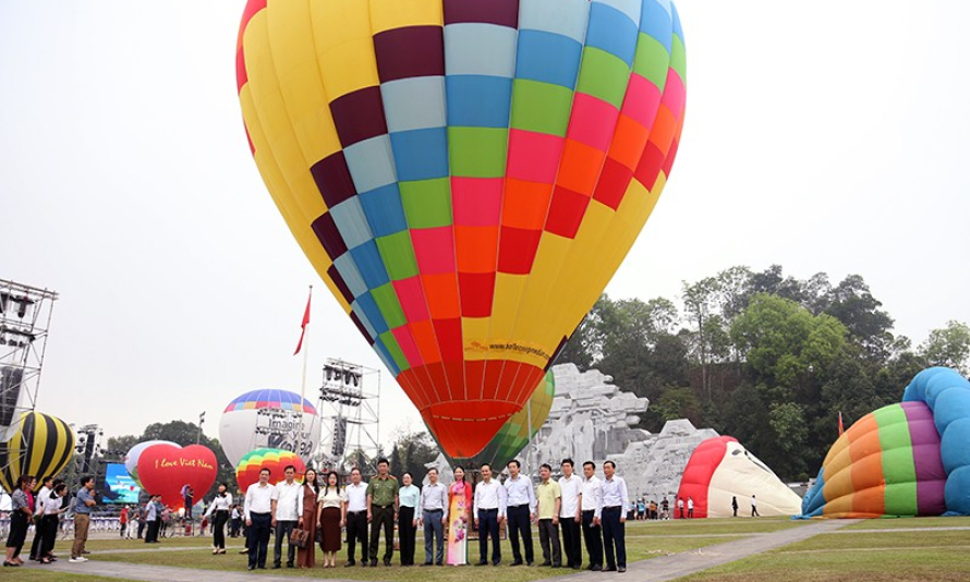 Khai mạc Lễ hội khinh khí cầu quốc tế tại Tuyên Quang