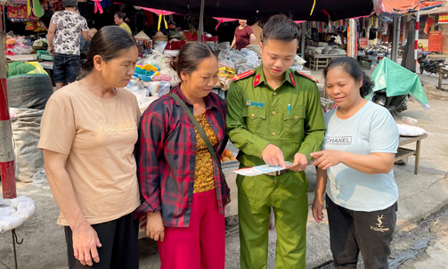 Thanh niên Công an huyện Văn Lãng: Xung kích tuyên truyền pháp luật