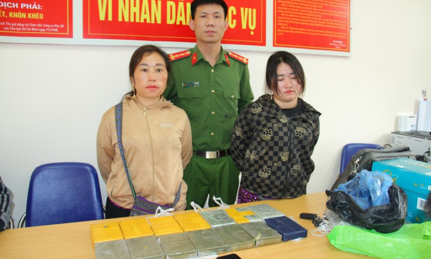 Lào Cai: Bắt 5 đối tượng, thu giữ 14 bánh heroin và 15.000 viên ma túy tổng hợp