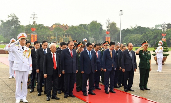 Lãnh đạo Đảng, Nhà nước vào Lăng viếng Chủ tịch Hồ Chí Minh, dâng hương tưởng niệm các Anh hùng liệt