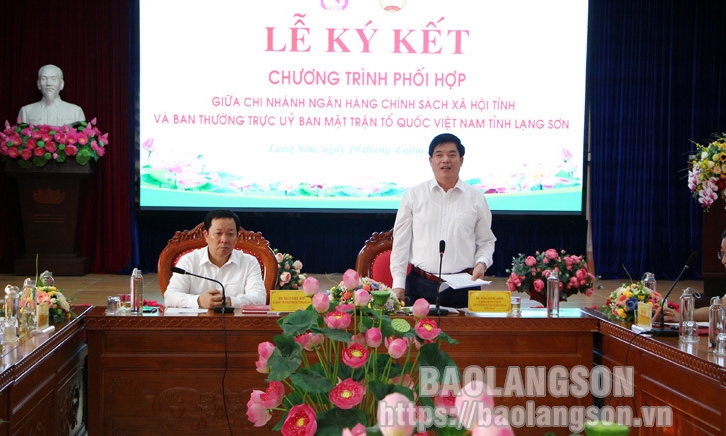 Thường trực Ủy ban Mặt trận tổ quốc tỉnh và Chi nhánh Ngân hàng Chính sách tỉnh ký kết chương trình phối hợp