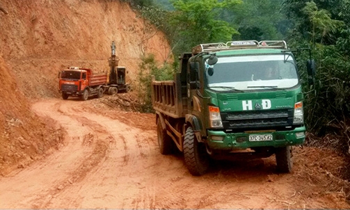 Đa dạng nguồn lực cứng hoá đường đến trung tâm xã