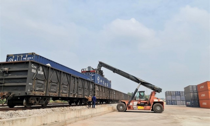 Giảm chi phí xuất khẩu hàng siêu trường, siêu trọng bằng đường sắt