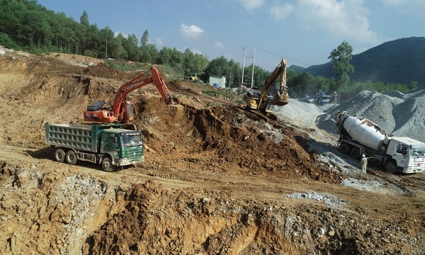 Hàng loạt dự án giao thông giao địa phương chậm tiến độ