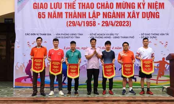 Giao lưu thể thao chào mừng kỷ niệm 65 năm ngày thành lập ngành xây dựng