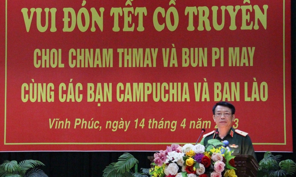 Binh chủng Tăng thiết giáp: Chúc Tết cổ truyền học viên Lào, Campuchia