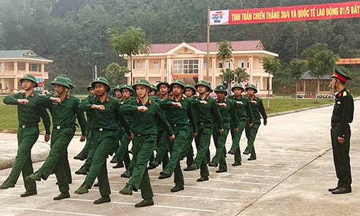 Huấn luyện chiến sĩ mới nền nếp, chính quy