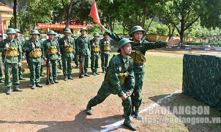 Chiến sĩ sao xanh hăng say huấn luyện