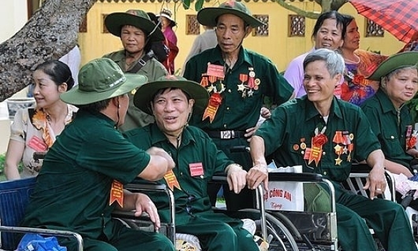 Trình Chủ tịch nước tặng quà cho người có công với cách mạng nhân ngày Thương binh - Liệt sĩ