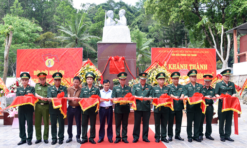 Khánh thành tượng đài "Bác Hồ với chiến sỹ Biên phòng"