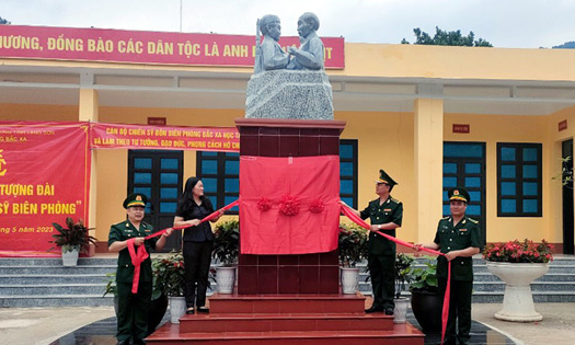 Khánh thành tượng đài “Bác Hồ với chiến sĩ Biên phòng”