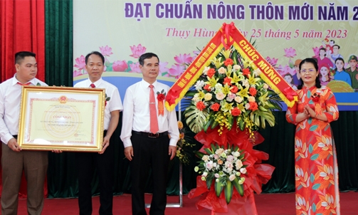 Xã Thụy Hùng đón bằng công nhận đạt chuẩn nông thôn mới