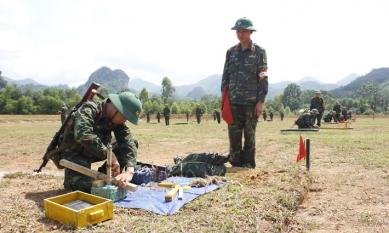 Công tác huấn luyện chiến sĩ mới ở Quân khu 1: Cán bộ bám sát thao trường, bộ đội say sưa luyện tập