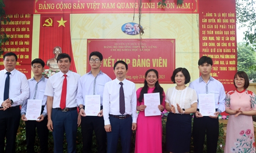 Đảng bộ Trường THPT Hữu Lũng kết nạp 3 đảng viên học sinh đầu tiên