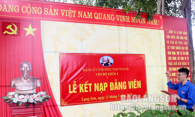 Phường Tam Thanh: Dâng hương, sinh hoạt chuyên đề và kết nạp đảng viên mới tại đình Háng Pài