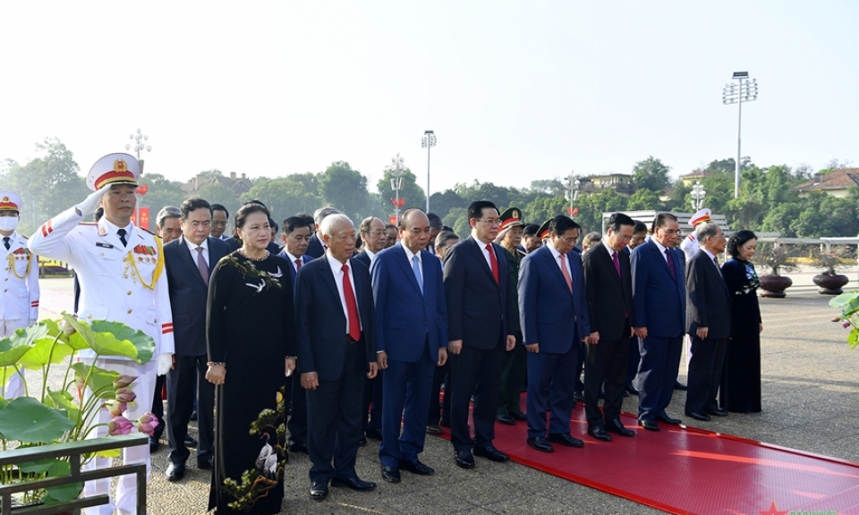 Lãnh đạo Đảng, Nhà nước, Quân đội vào Lăng viếng Chủ tịch Hồ Chí Minh