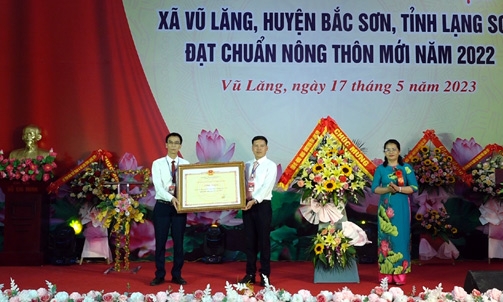 Xã Vũ Lăng đón bằng công nhận đạt chuẩn nông thôn mới